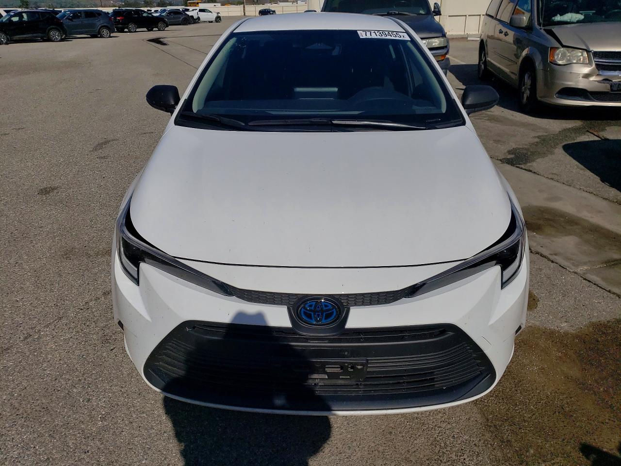 2025 TOYOTA COROLLA LE photo 9