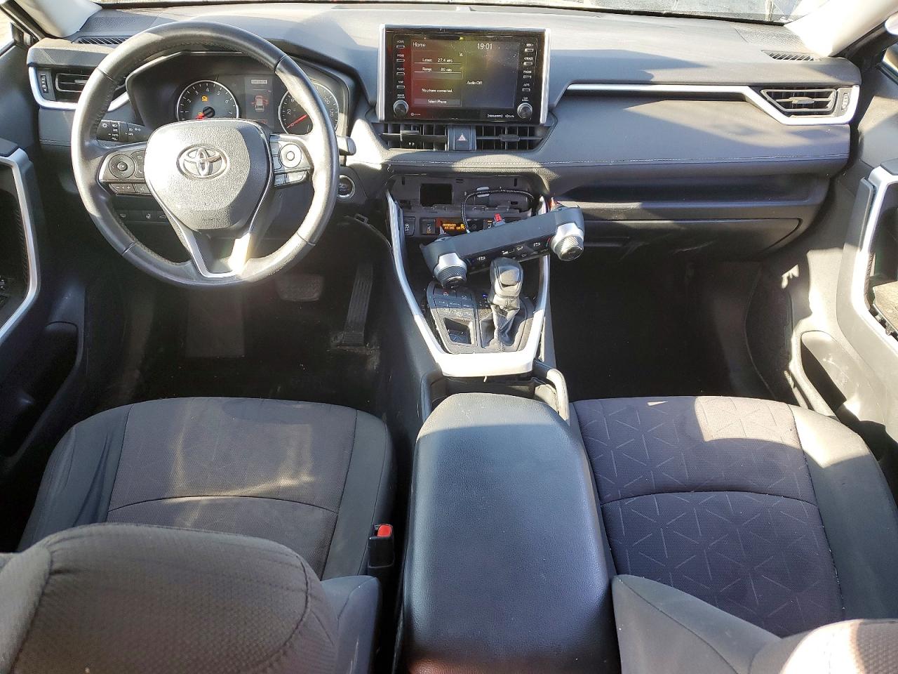 2019 TOYOTA RAV4 XLE photo 8