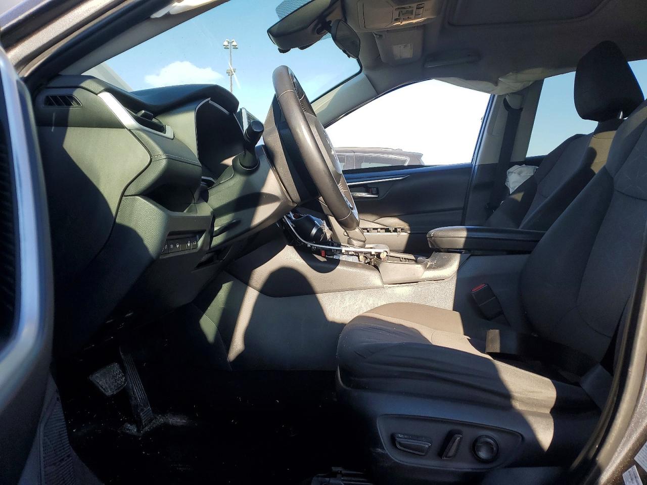 2019 TOYOTA RAV4 XLE photo 7