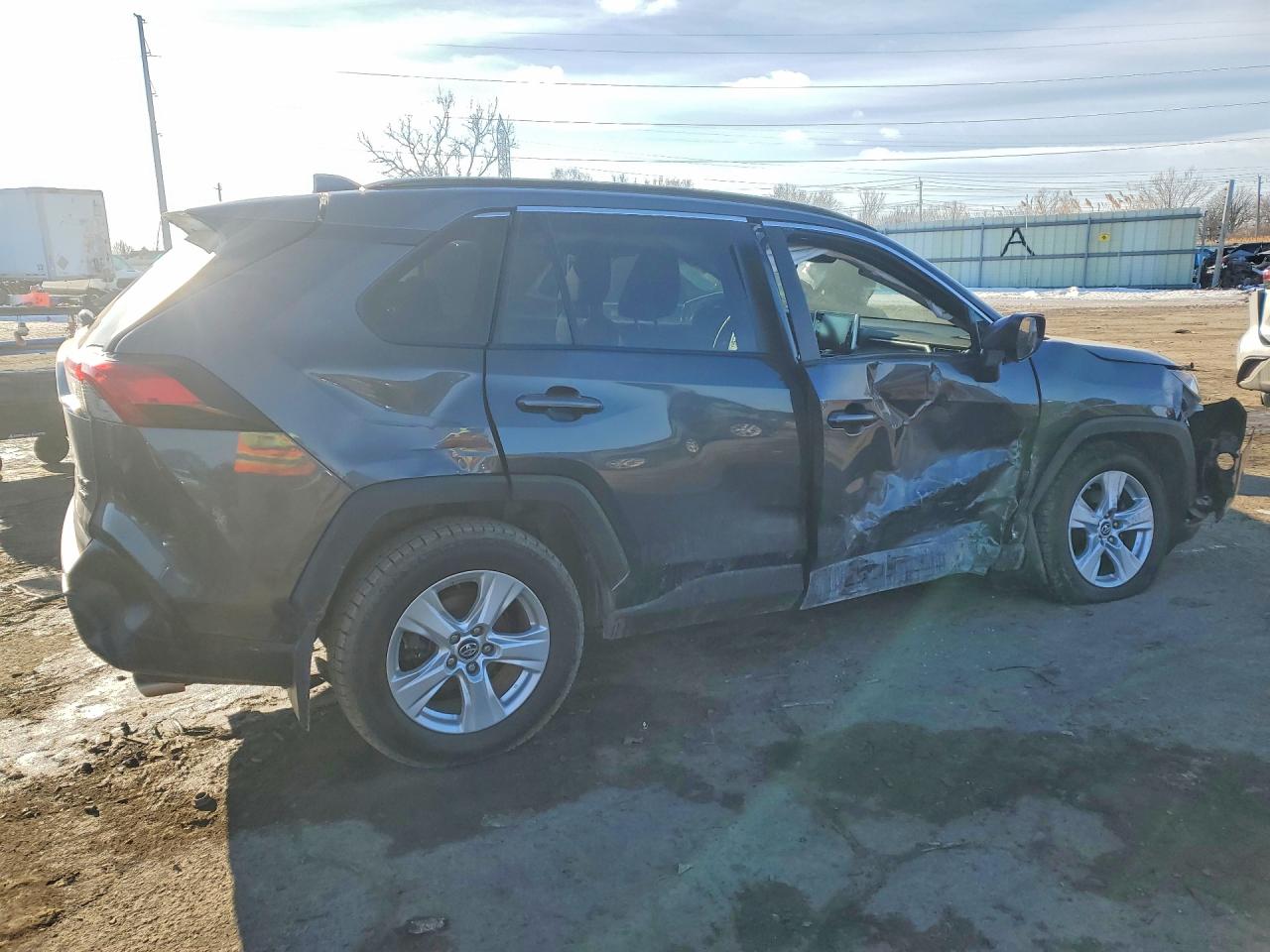 2019 TOYOTA RAV4 XLE photo 3