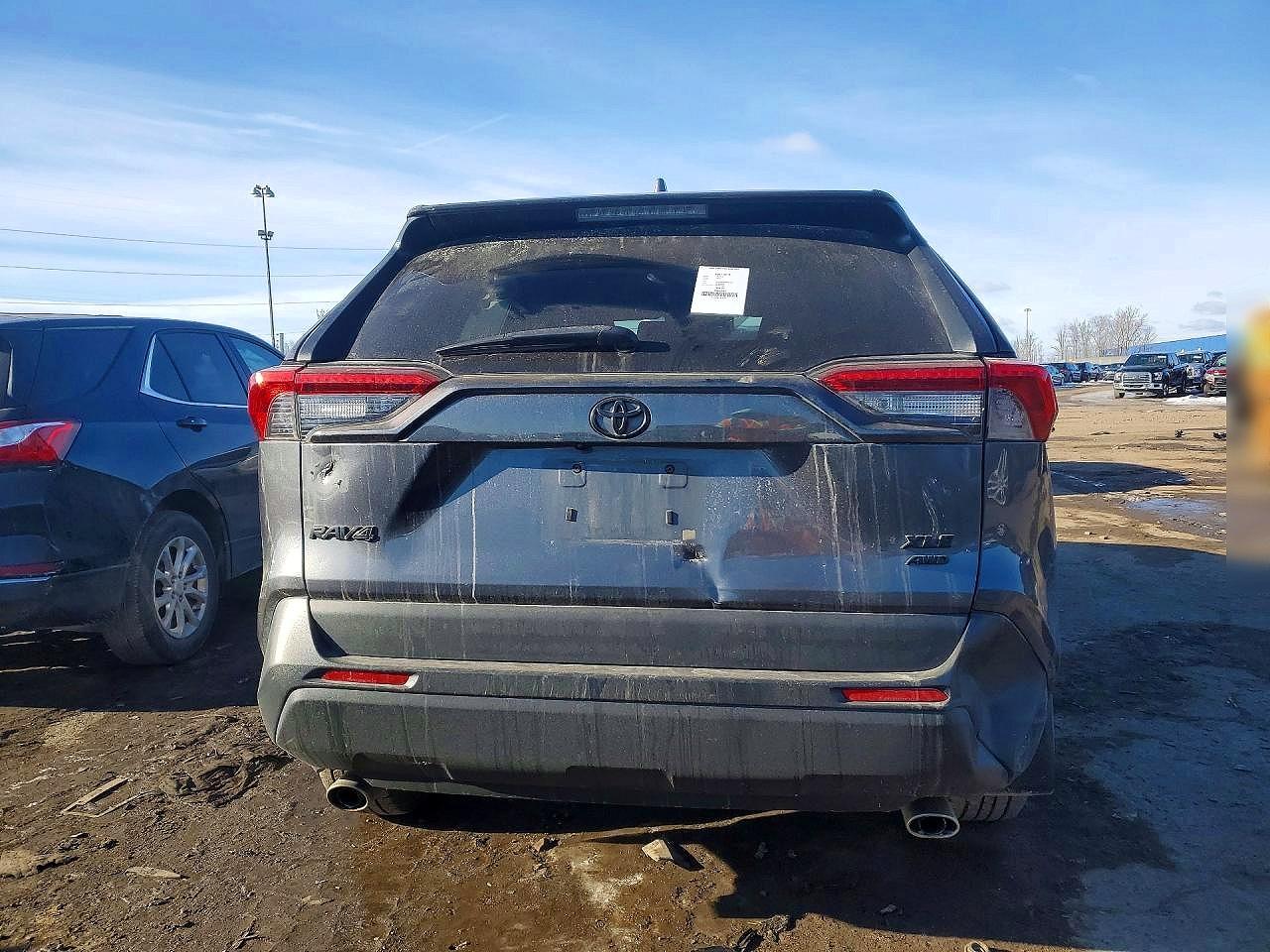2019 TOYOTA RAV4 XLE photo 6
