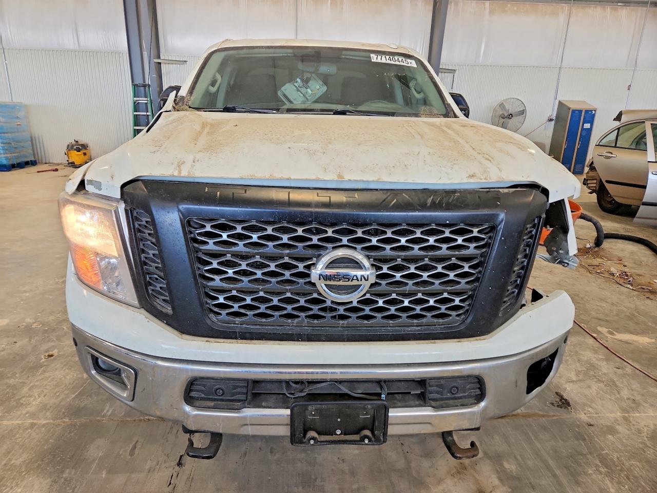 2017 NISSAN TITAN XD SV photo 5