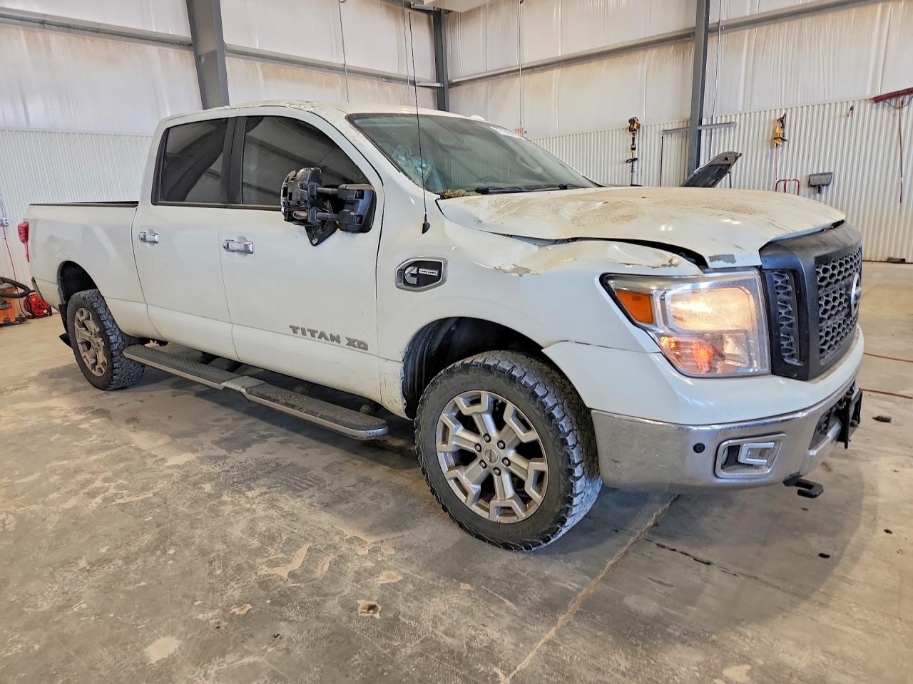 2017 NISSAN TITAN XD SV photo 4