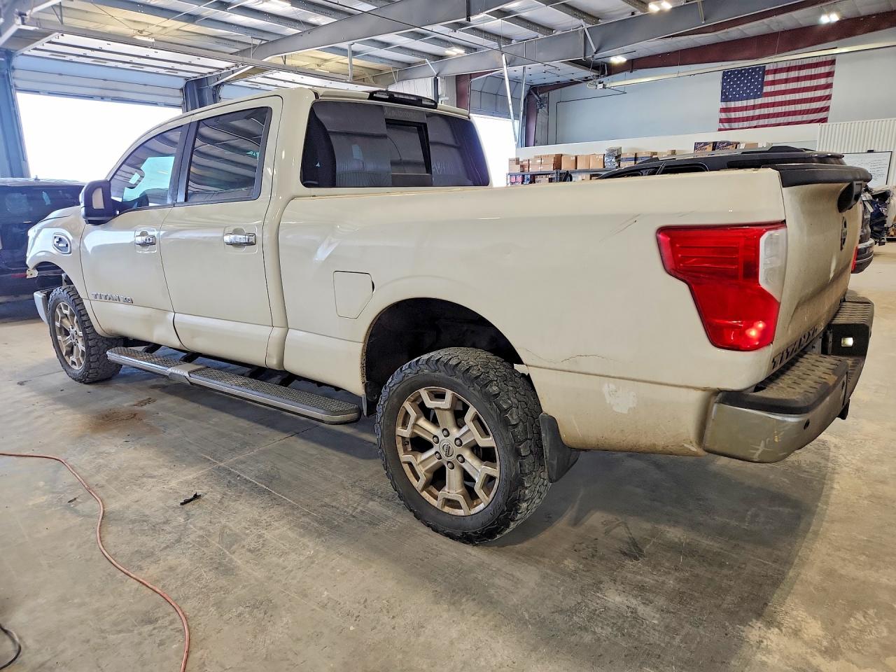 2017 NISSAN TITAN XD SV photo 2