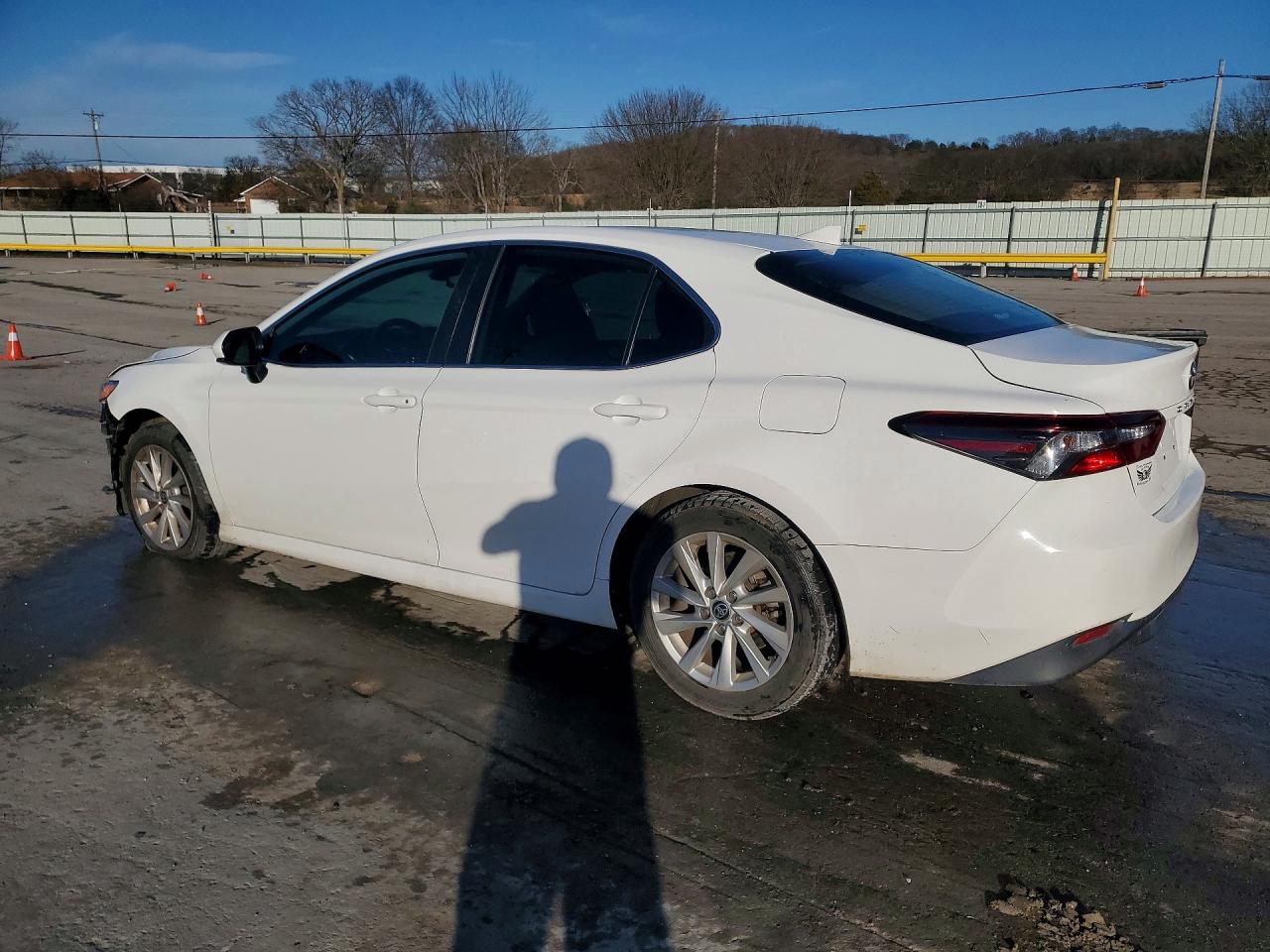 2021 TOYOTA CAMRY LE photo 2