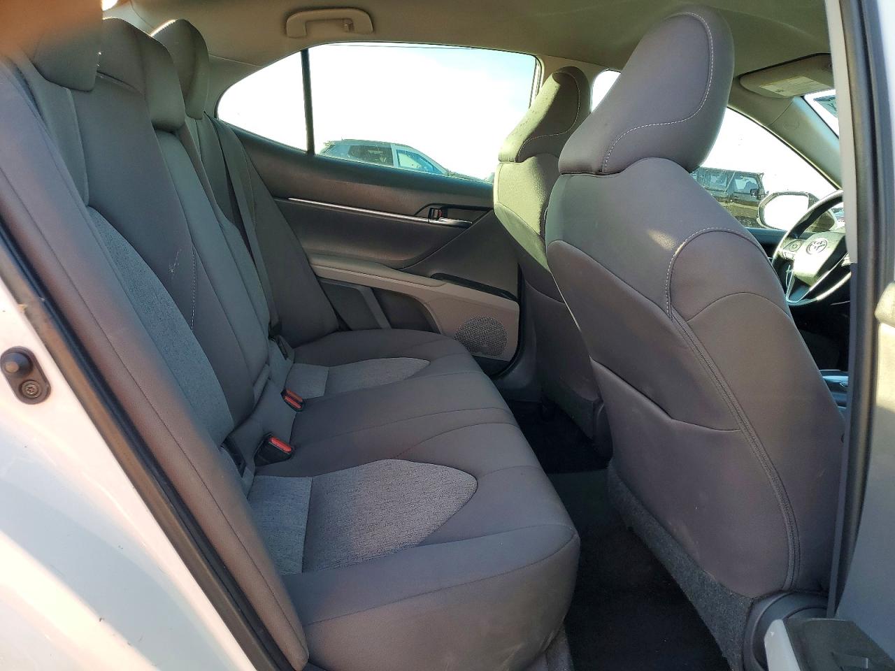 2021 TOYOTA CAMRY LE photo 10