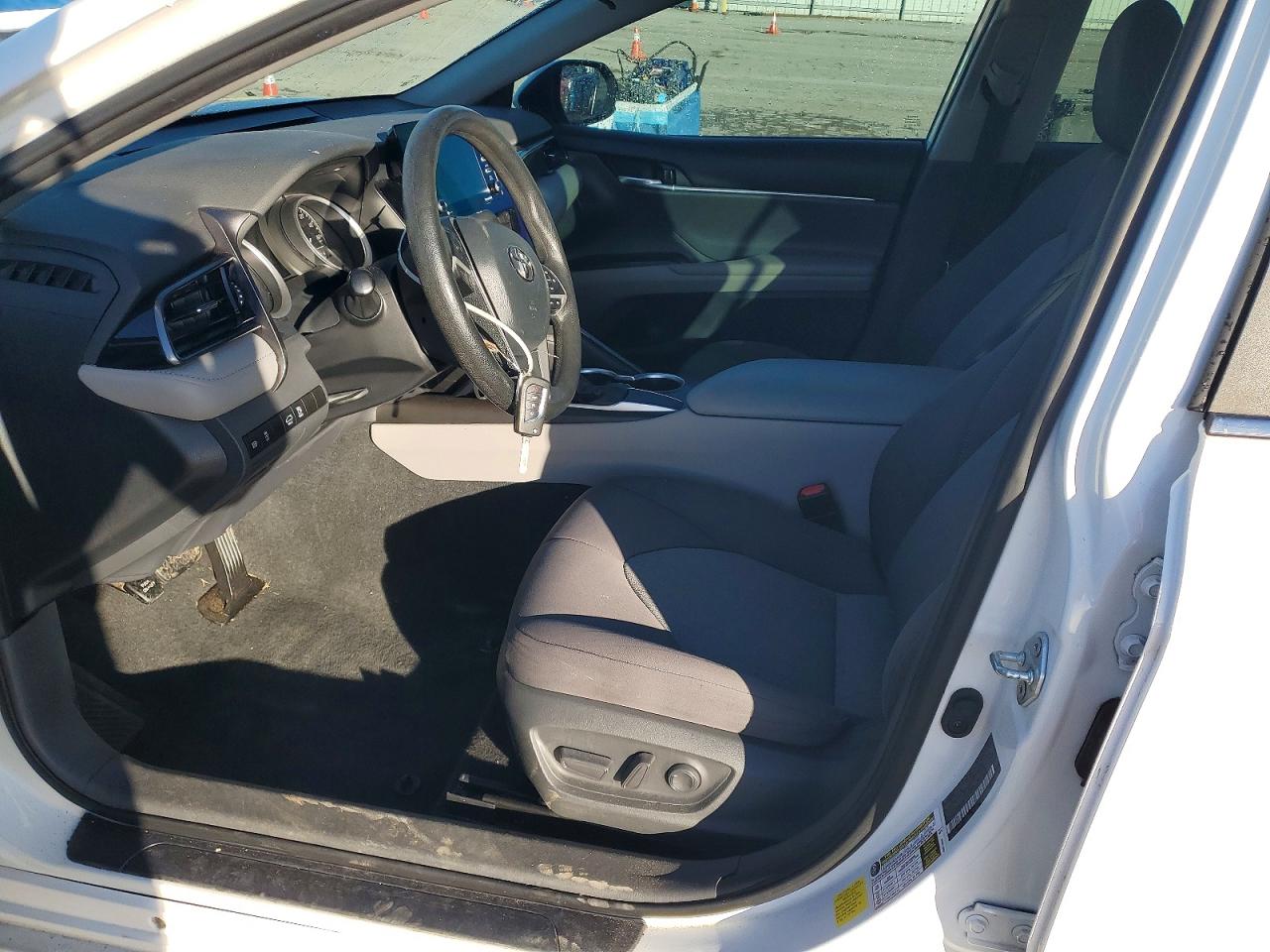 2021 TOYOTA CAMRY LE photo 7