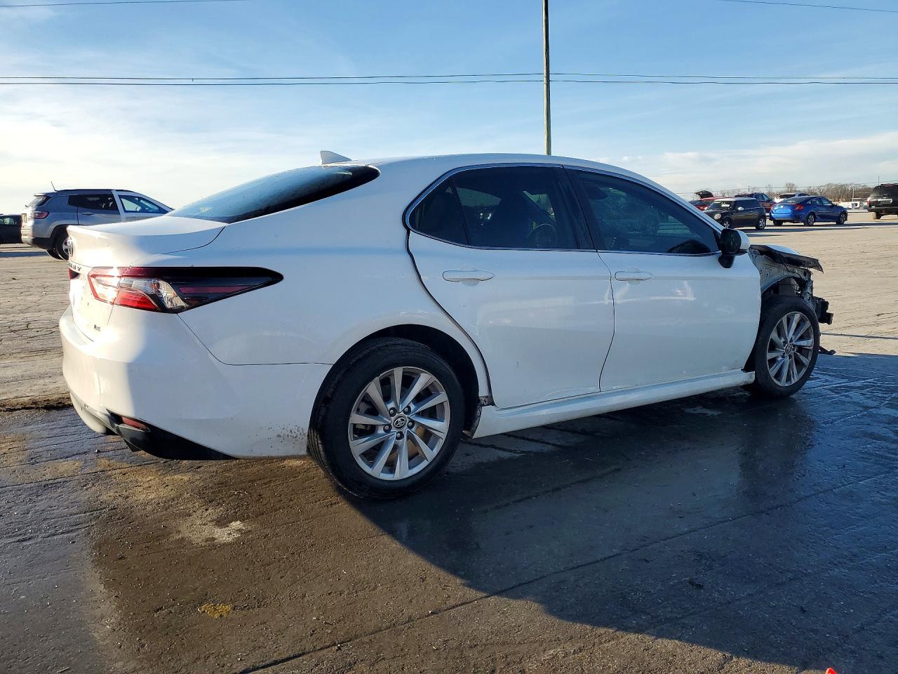 2021 TOYOTA CAMRY LE photo 3