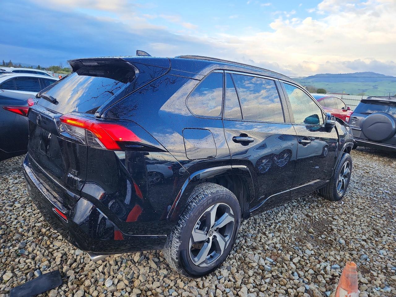 2025 TOYOTA RAV4 SE photo 3