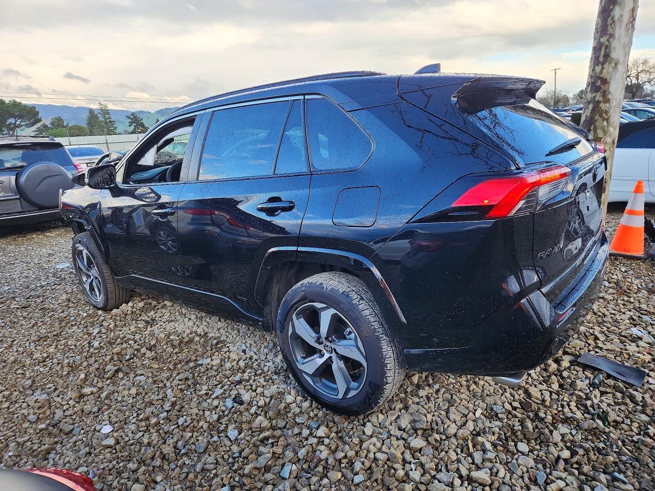 2025 TOYOTA RAV4 SE photo 2