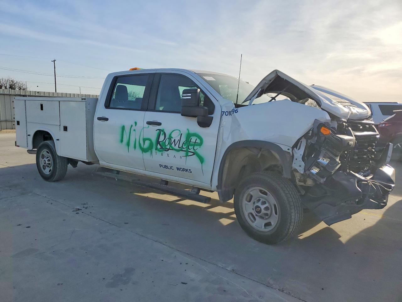 2023 CHEVROLET SILVERADO C2500 HEAVY DUTY photo 4