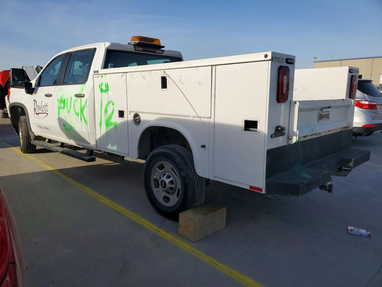 2023 CHEVROLET SILVERADO C2500 HEAVY DUTY photo 2