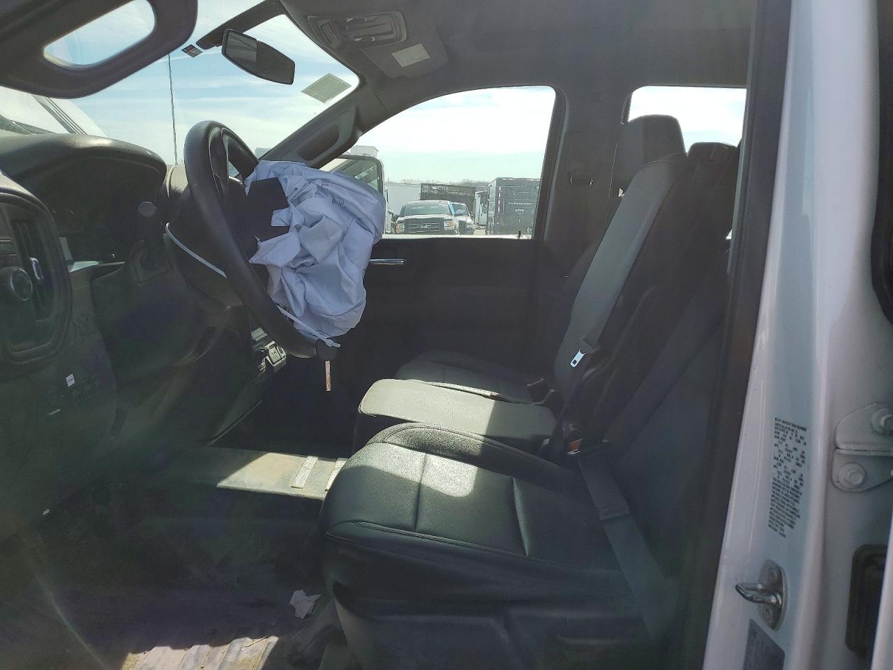 2023 CHEVROLET SILVERADO C2500 HEAVY DUTY photo 7