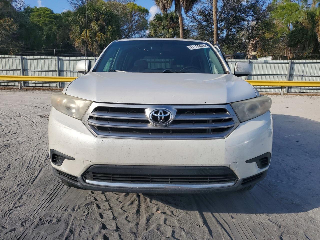 2011 TOYOTA HIGHLANDER BASE photo 5