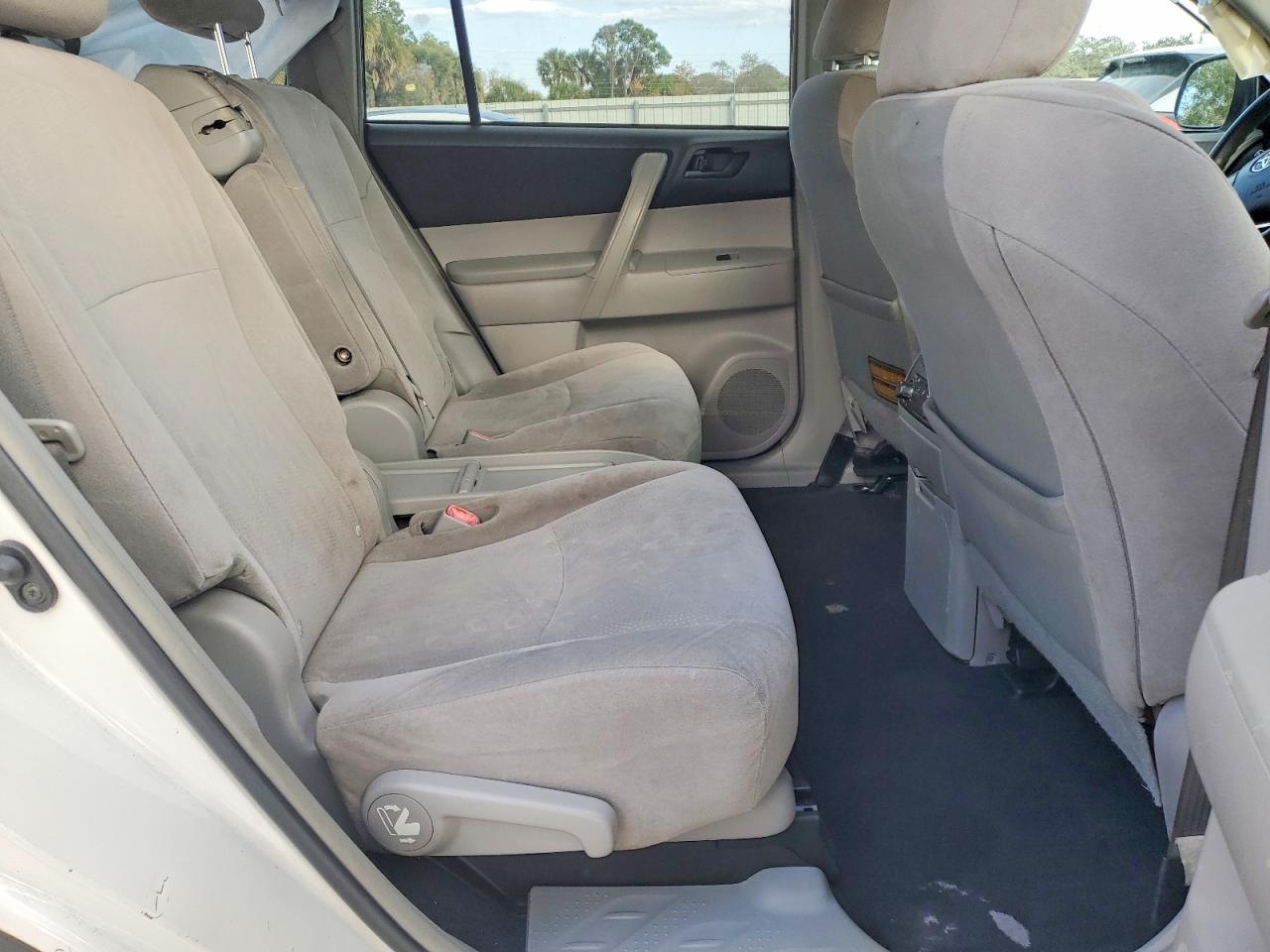 2011 TOYOTA HIGHLANDER BASE photo 11