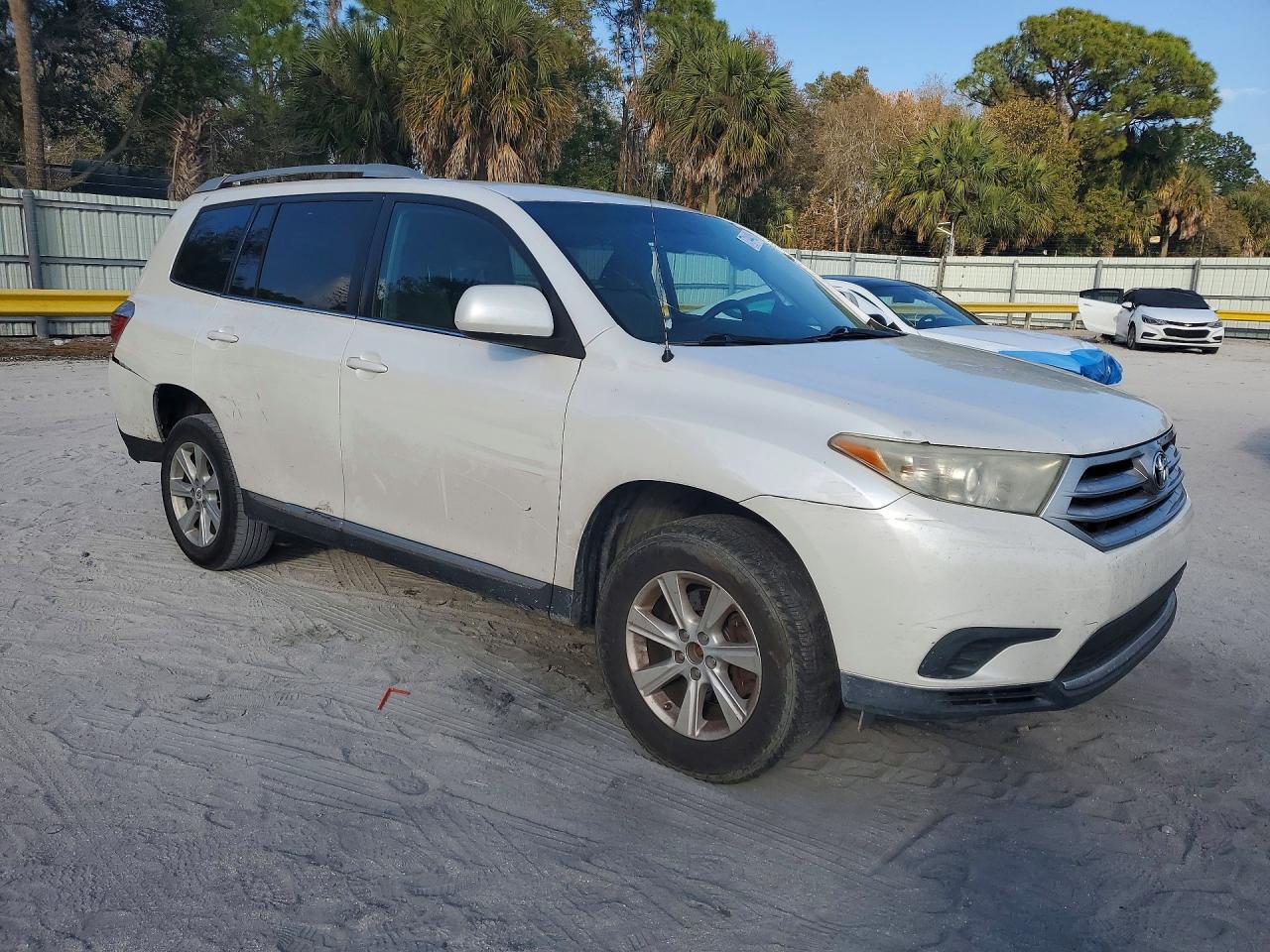 2011 TOYOTA HIGHLANDER BASE photo 4