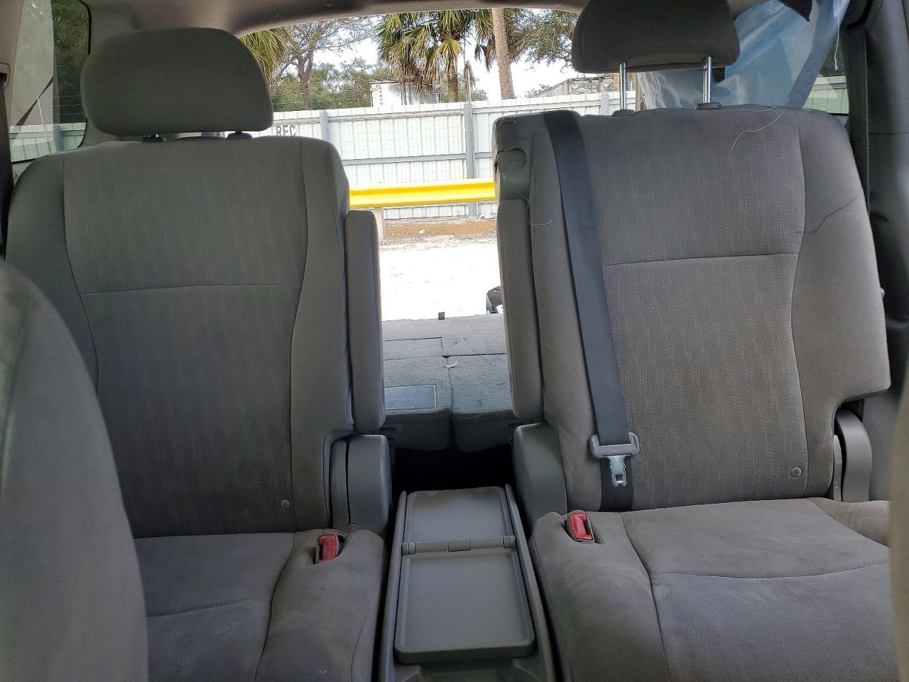 2011 TOYOTA HIGHLANDER BASE photo 10