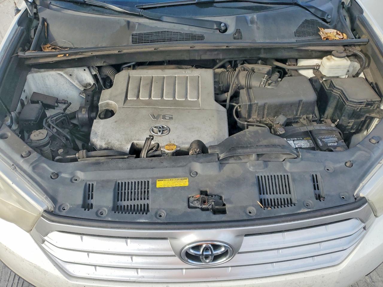 2011 TOYOTA HIGHLANDER BASE photo 12