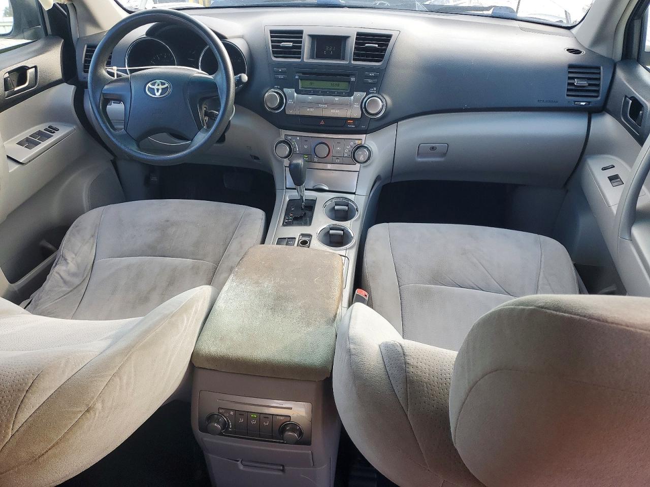 2011 TOYOTA HIGHLANDER BASE photo 8