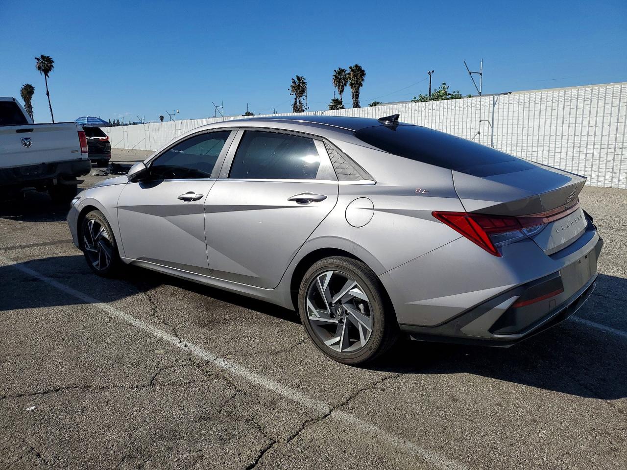 2025 HYUNDAI ELANTRA LIMITED photo 2