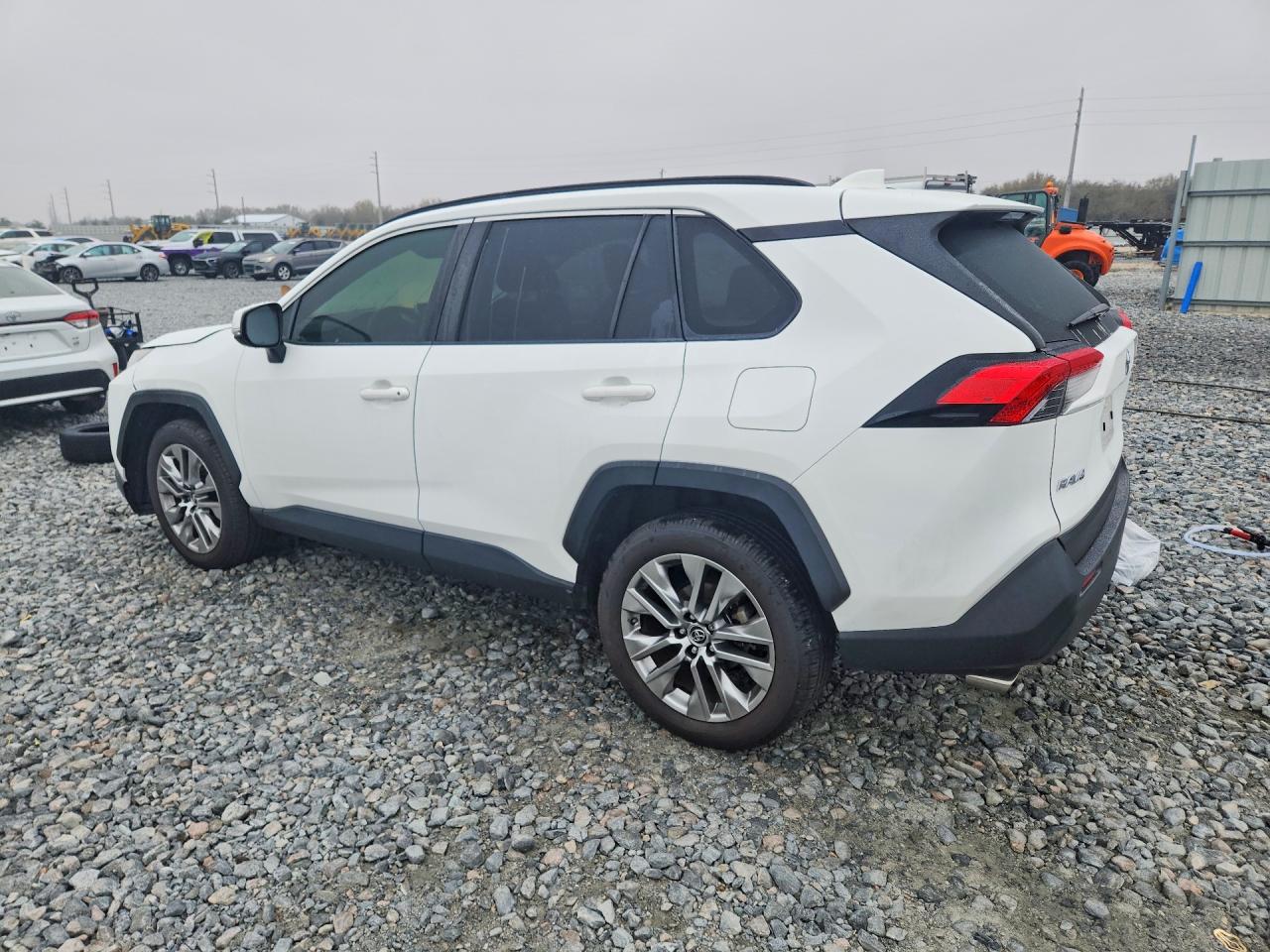 2019 TOYOTA RAV4 XLE PREMIUM photo 2