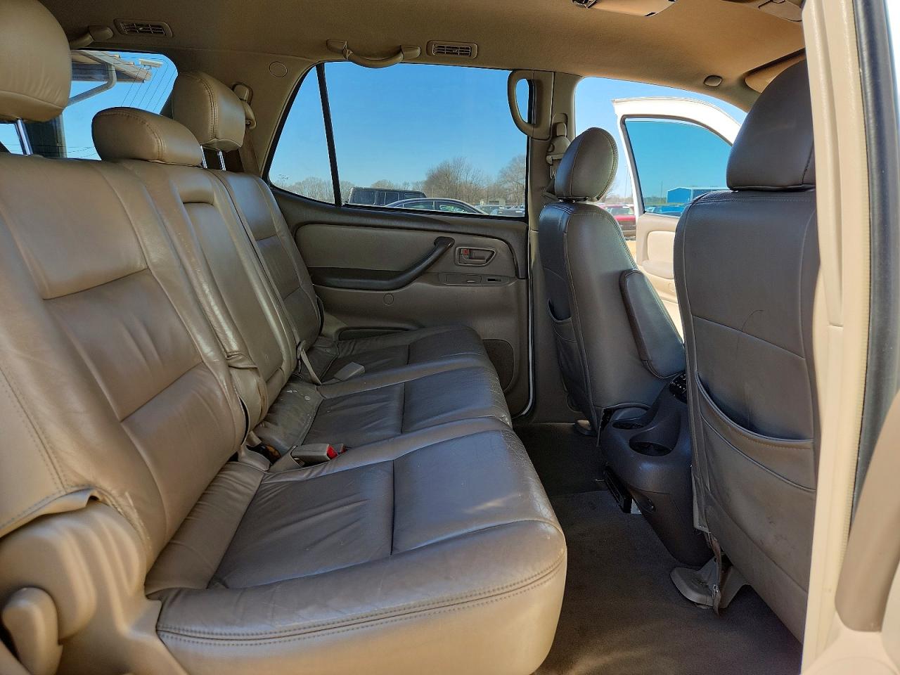 2005 TOYOTA SEQUOIA SR5 photo 21
