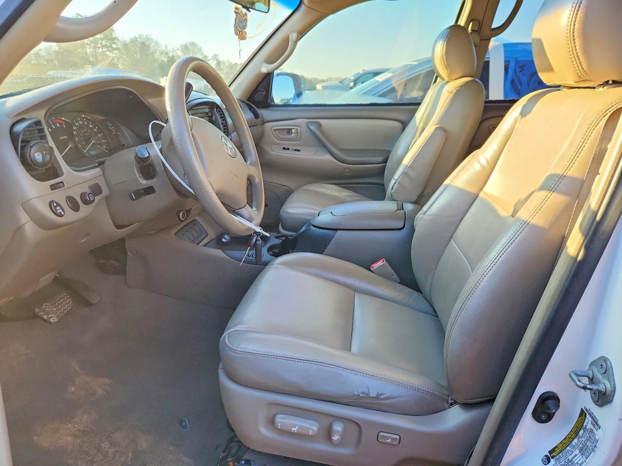 2005 TOYOTA SEQUOIA SR5 photo 13