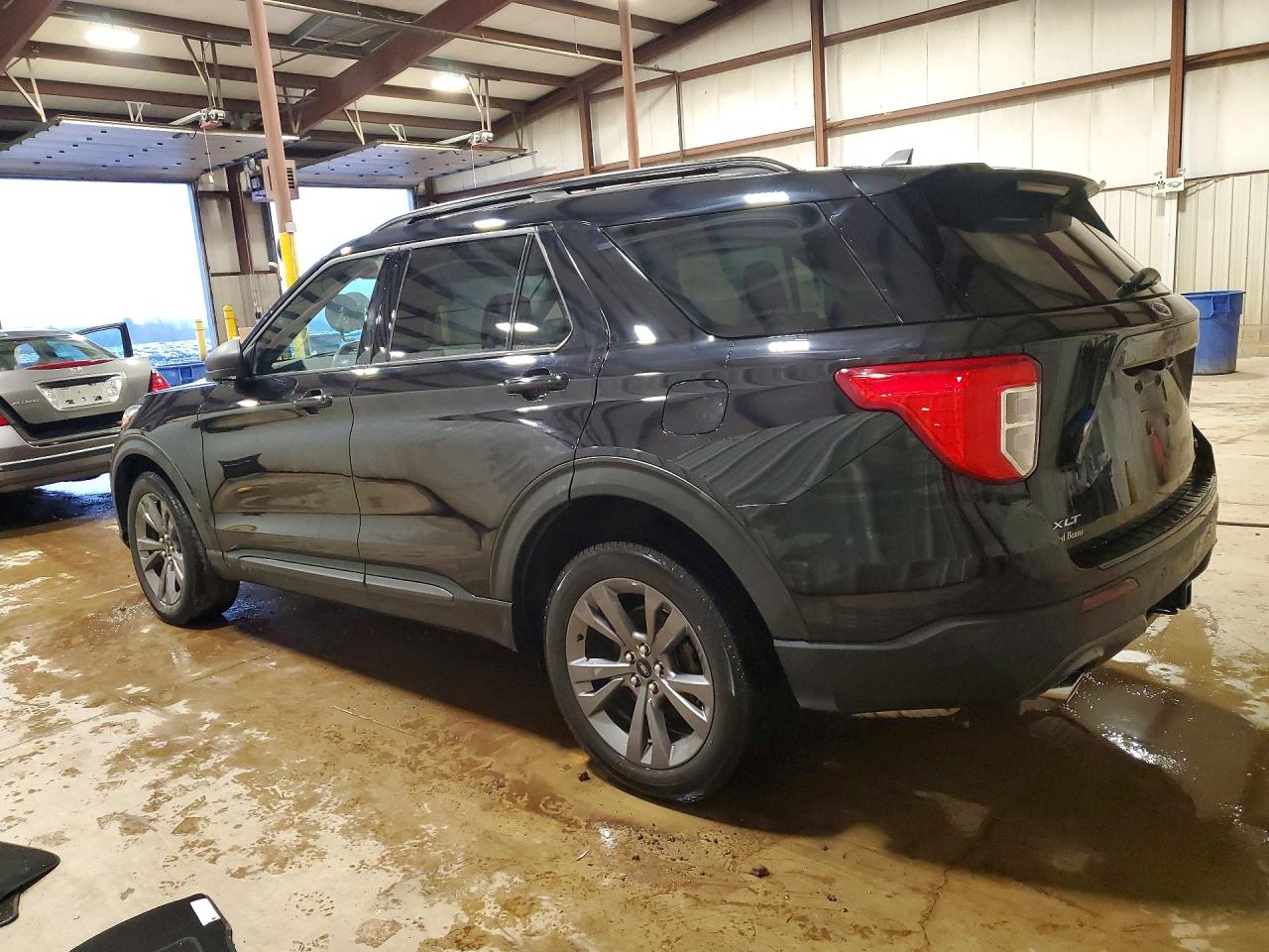 2021 FORD EXPLORER XLT photo 2