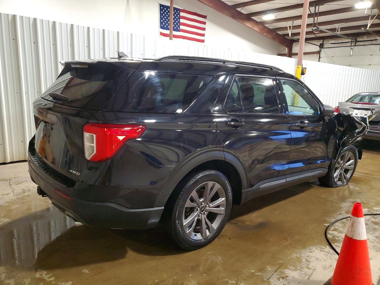 2021 FORD EXPLORER XLT photo 3