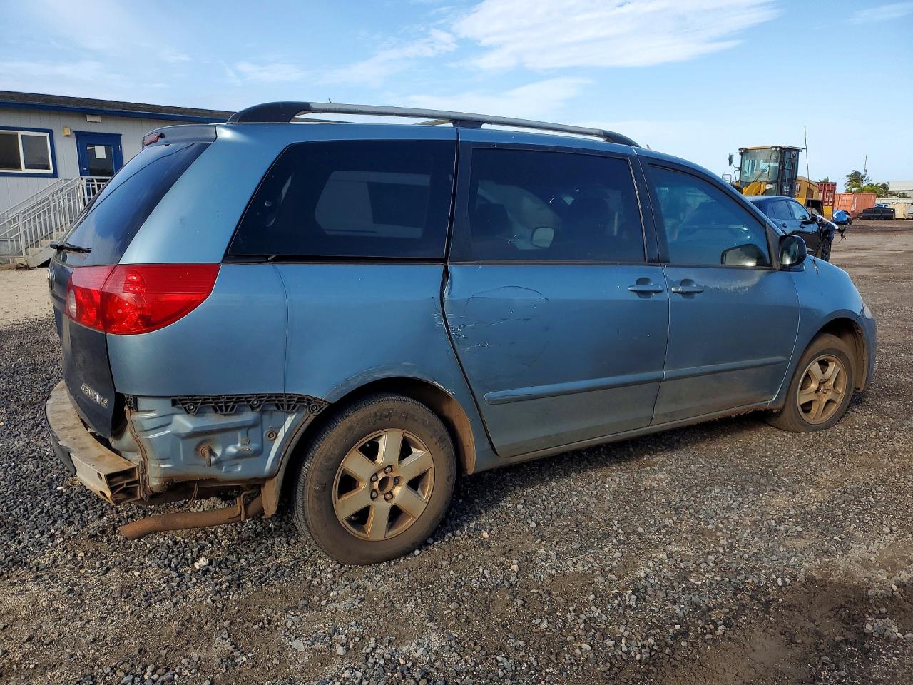 2008 TOYOTA SIENNA photo 3