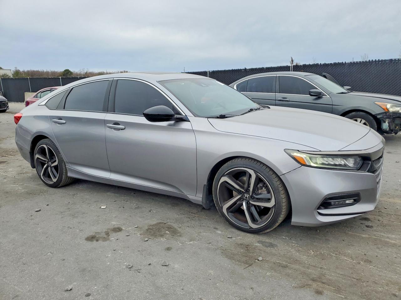 2018 HONDA ACCORD photo 7