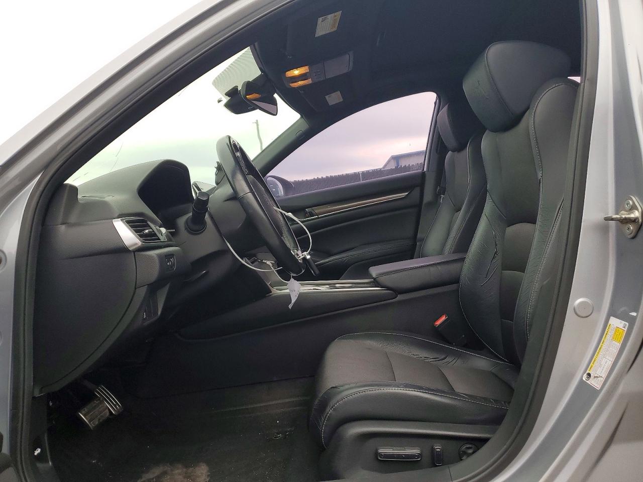 2018 HONDA ACCORD photo 13