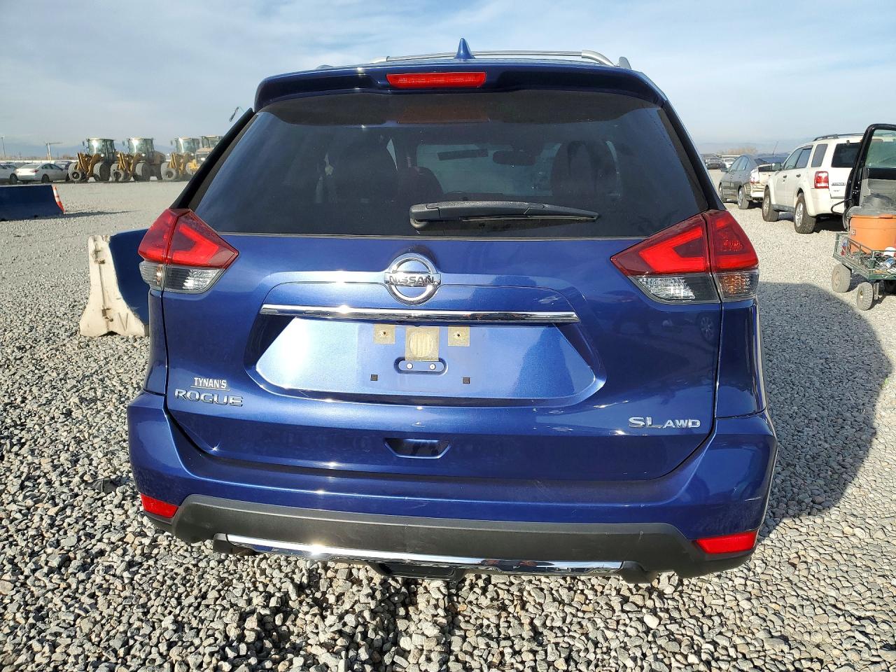 2018 NISSAN ROGUE S photo 6
