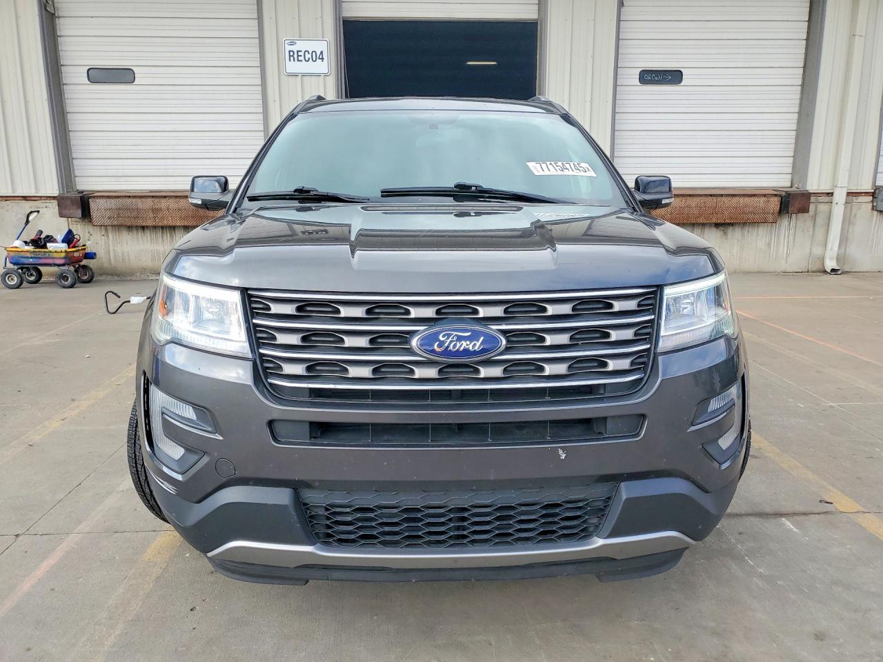 2017 FORD EXPLORER XLT photo 9