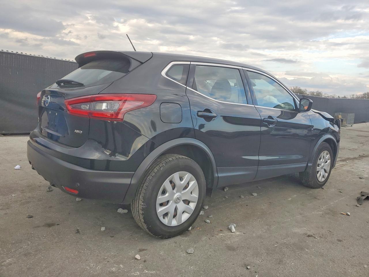 2020 NISSAN ROGUE SPORT S photo 3