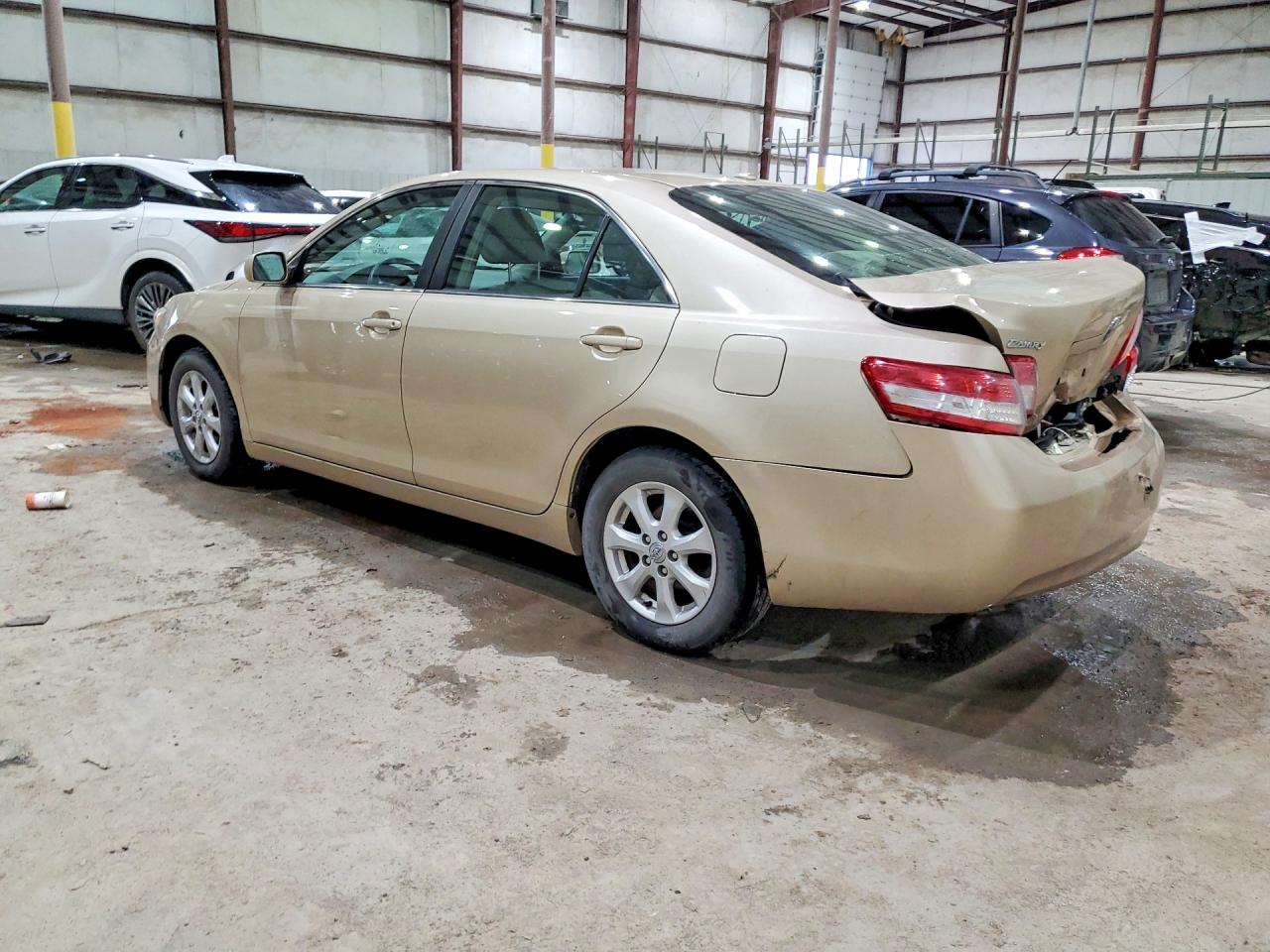 2011 TOYOTA CAMRY LE photo 2