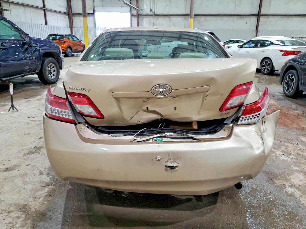 2011 TOYOTA CAMRY LE photo 6