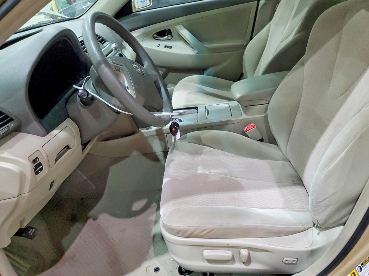 2011 TOYOTA CAMRY LE photo 7