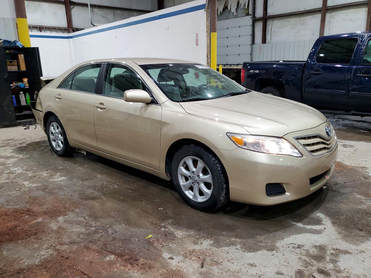 2011 TOYOTA CAMRY LE photo 4