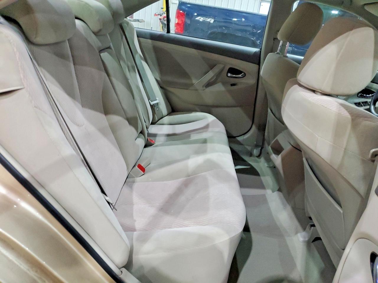2011 TOYOTA CAMRY LE photo 10