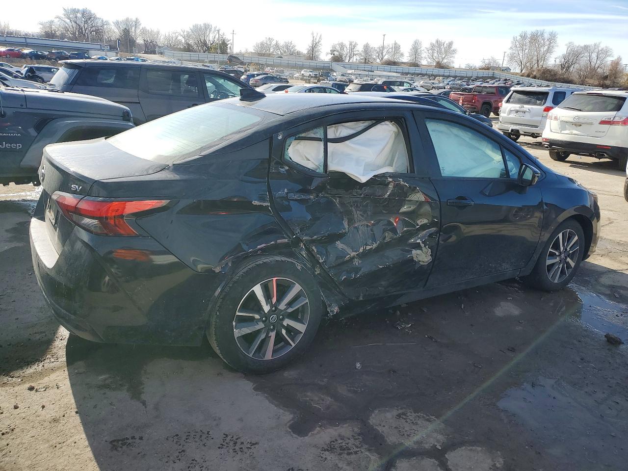 2021 NISSAN VERSA SV photo 3