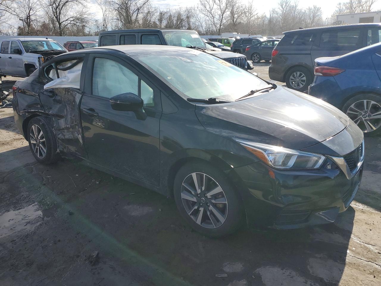 2021 NISSAN VERSA SV photo 4