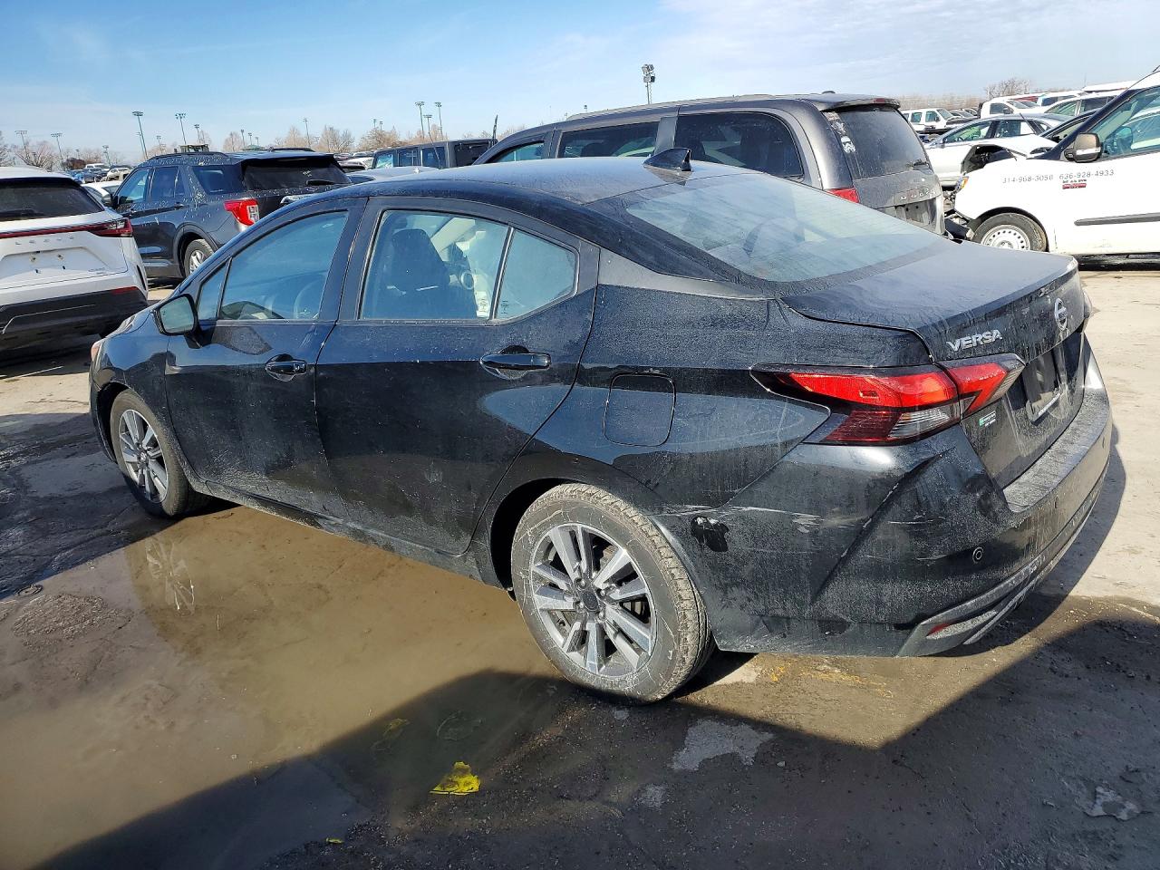 2021 NISSAN VERSA SV photo 2