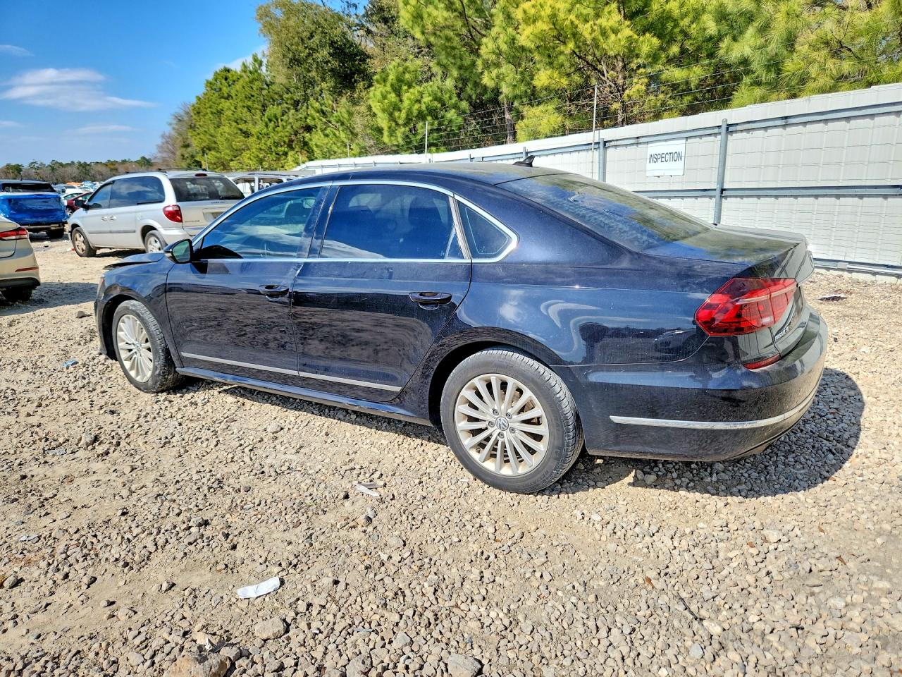 2017 VOLKSWAGEN PASSAT SE photo 2
