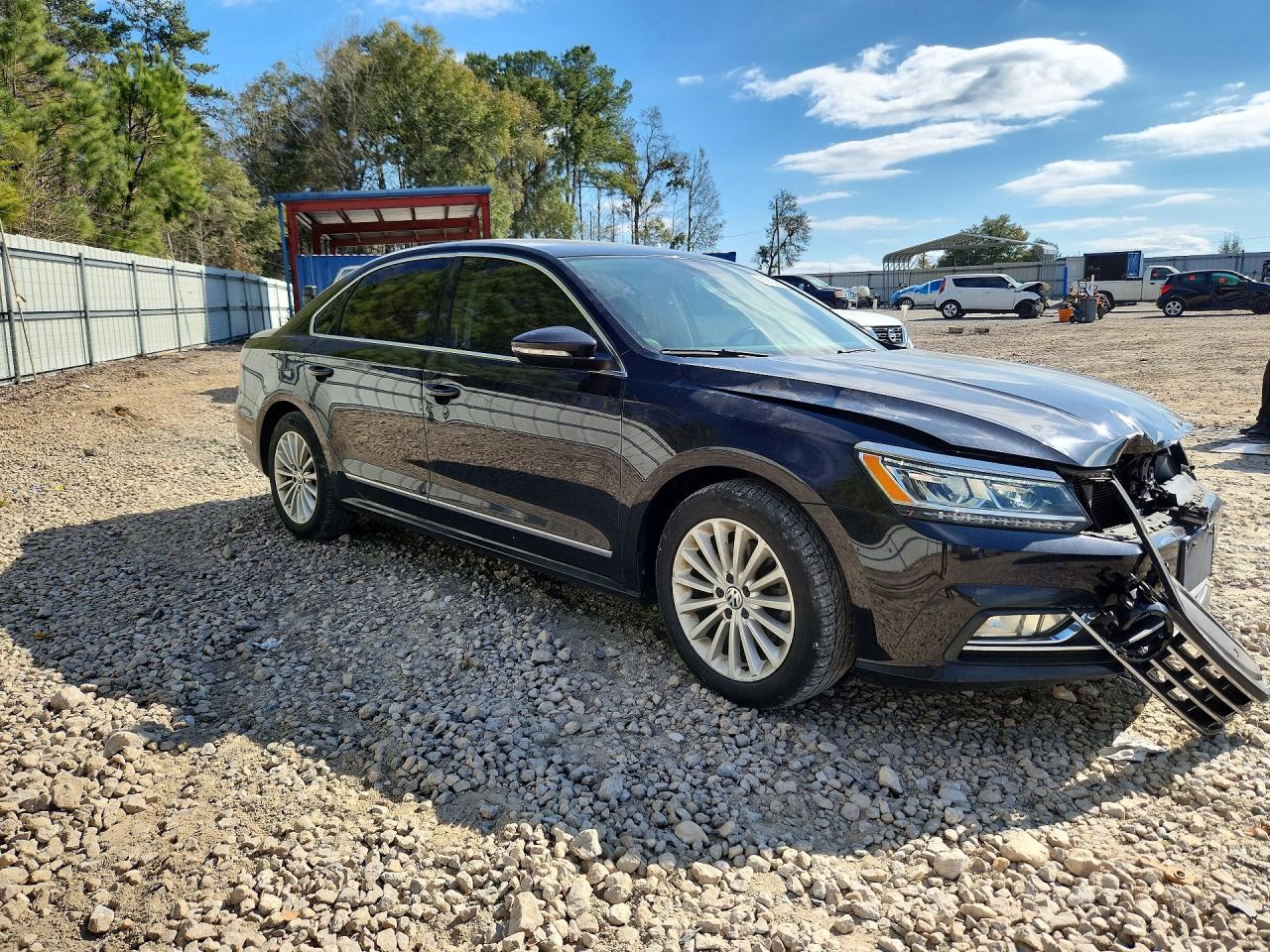 2017 VOLKSWAGEN PASSAT SE photo 4