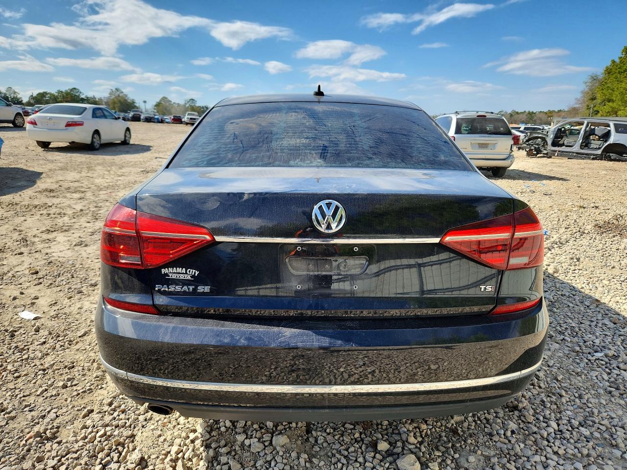 2017 VOLKSWAGEN PASSAT SE photo 6