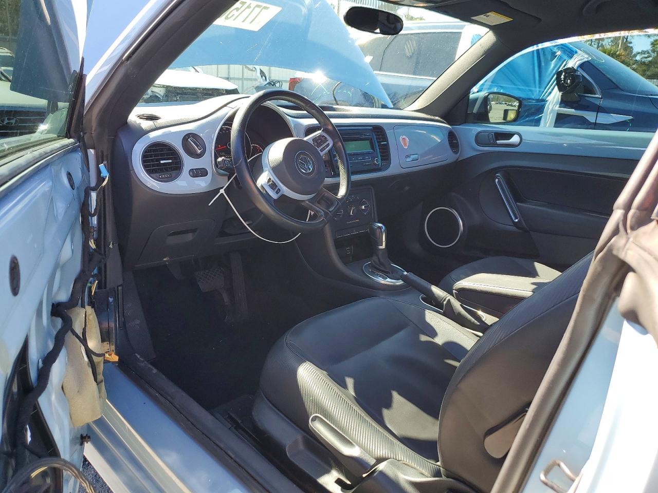 2014 VOLKSWAGEN BEETLE photo 8