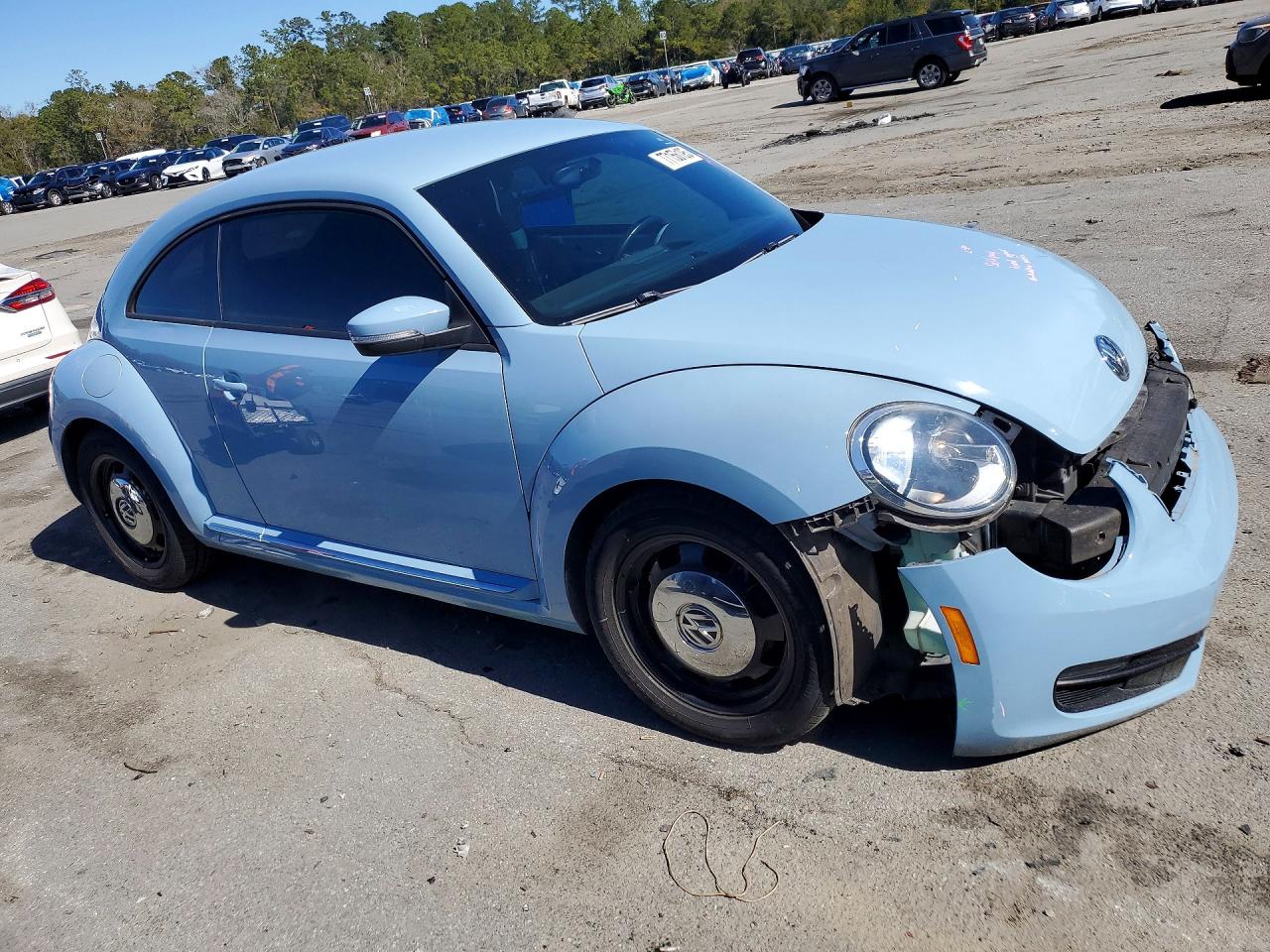 2014 VOLKSWAGEN BEETLE photo 4