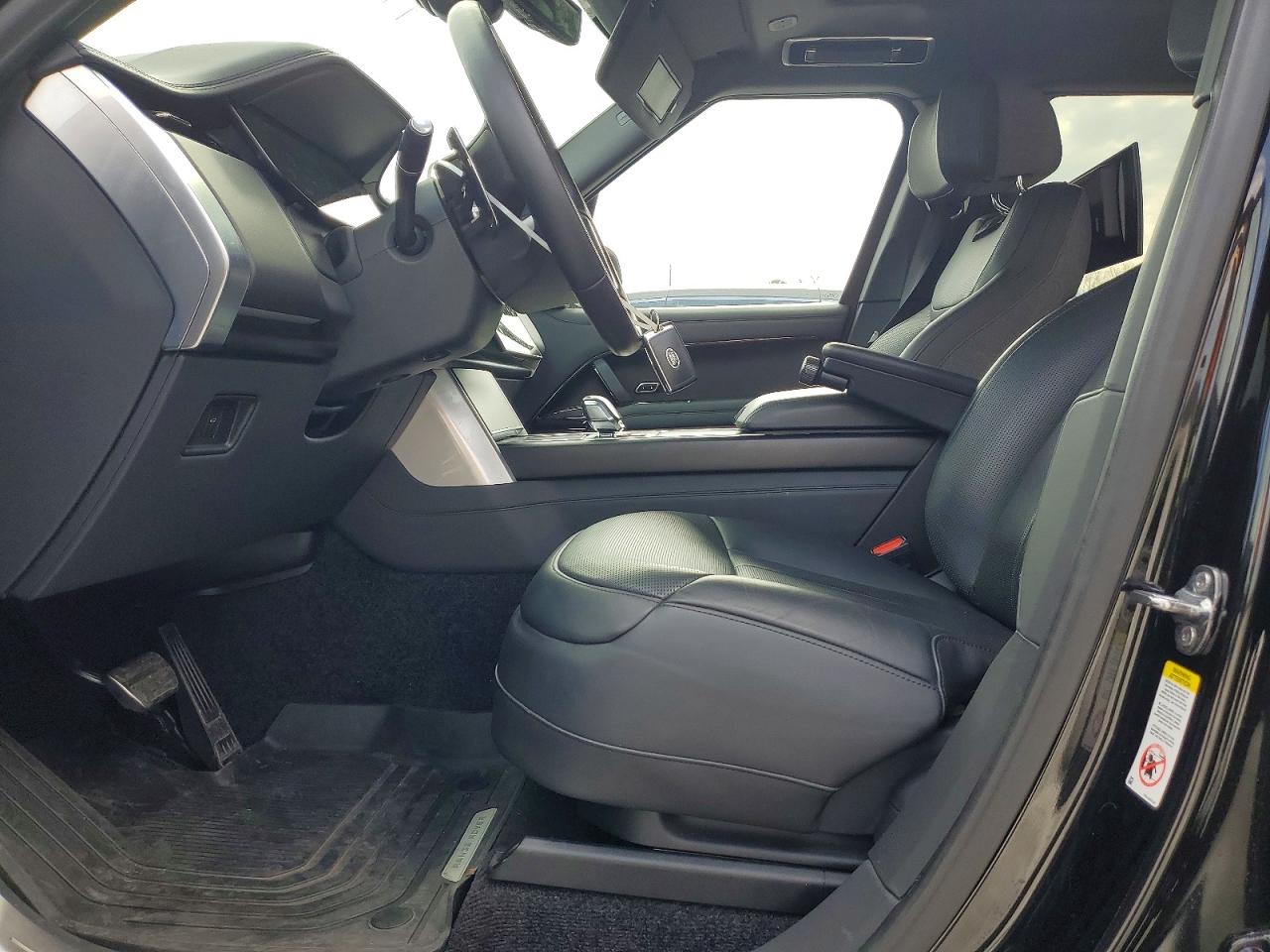 2024 LAND ROVER RANGE ROVER SV photo 13