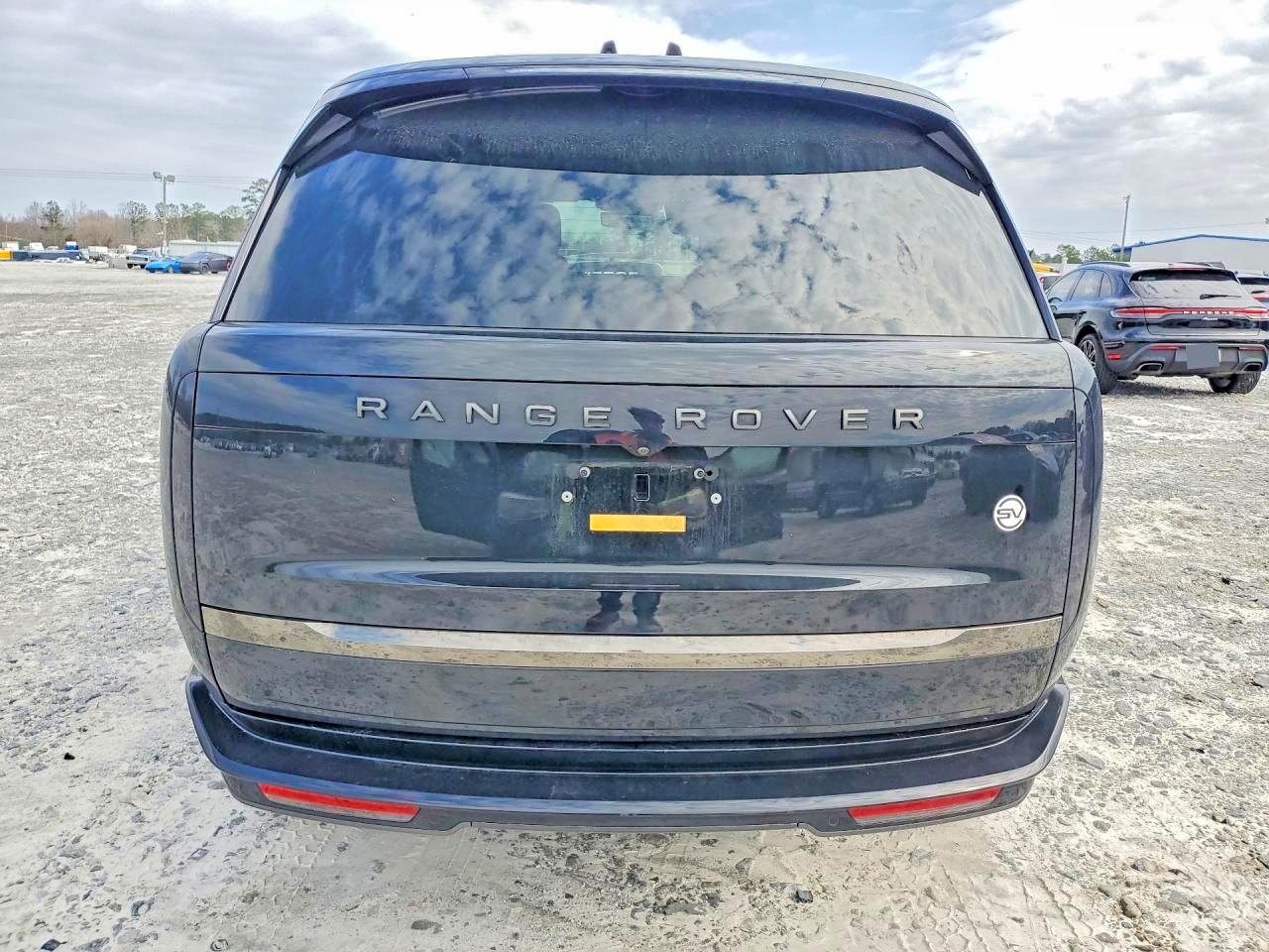 2024 LAND ROVER RANGE ROVER SV photo 11